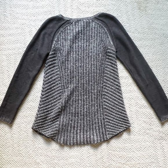 Style and Co. Gray and White Sweater EUC Size Small - Picture 3 of 3